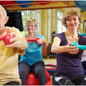 tercera edad haciendo pilates