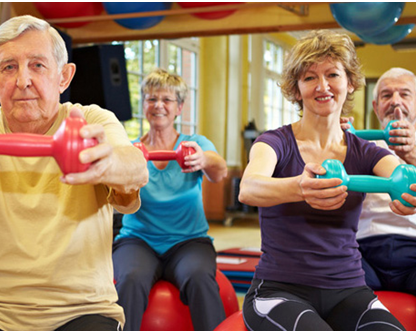 tercera edad haciendo pilates
