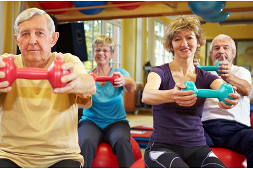 tercera edad haciendo pilates